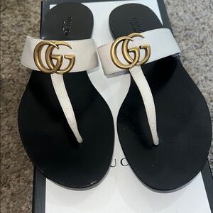 Gucci Black & White Leather Double G Marmont Logo Thong Flip Flop Flats Sandals